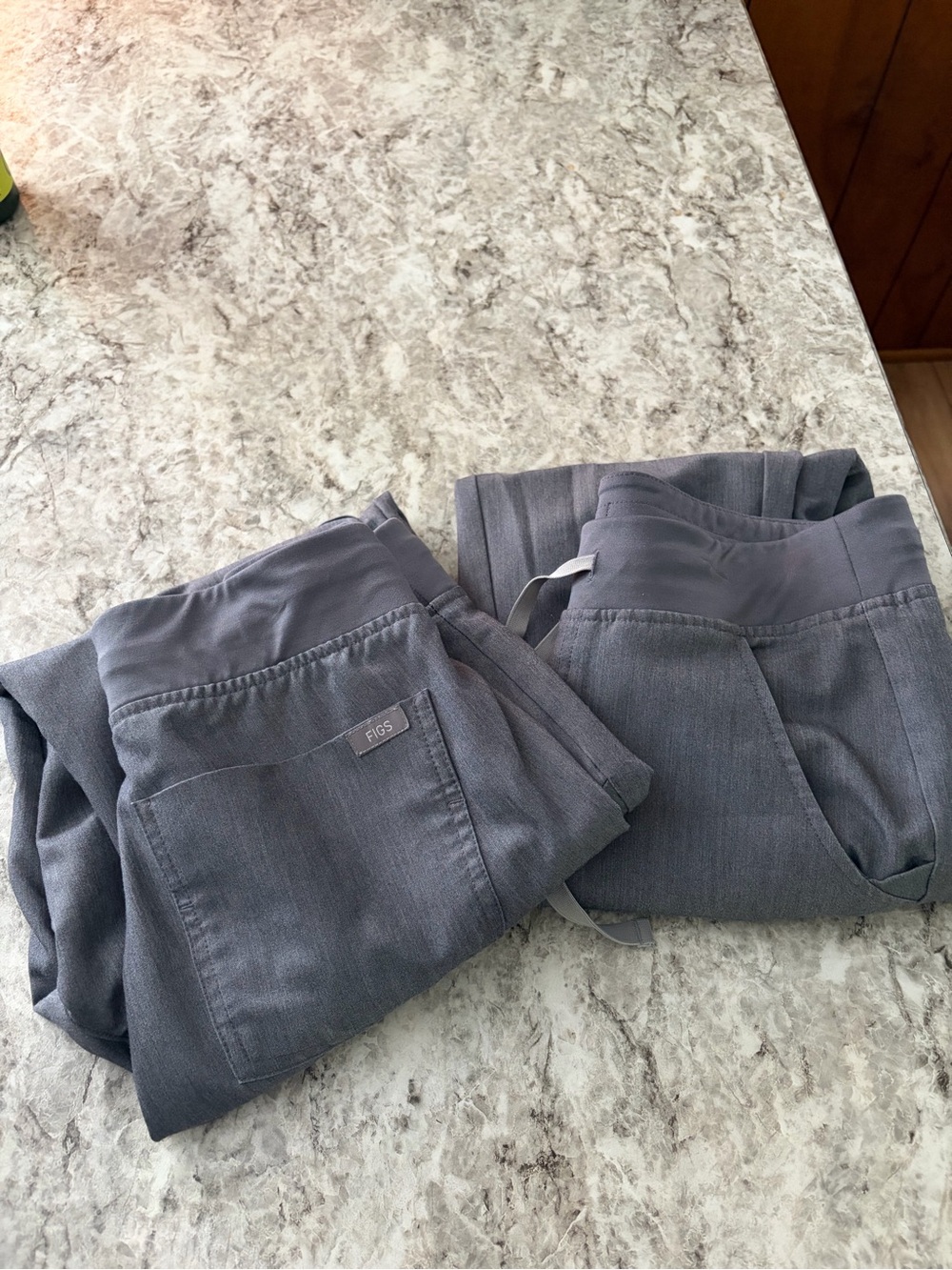 2 figs Zamora joggers